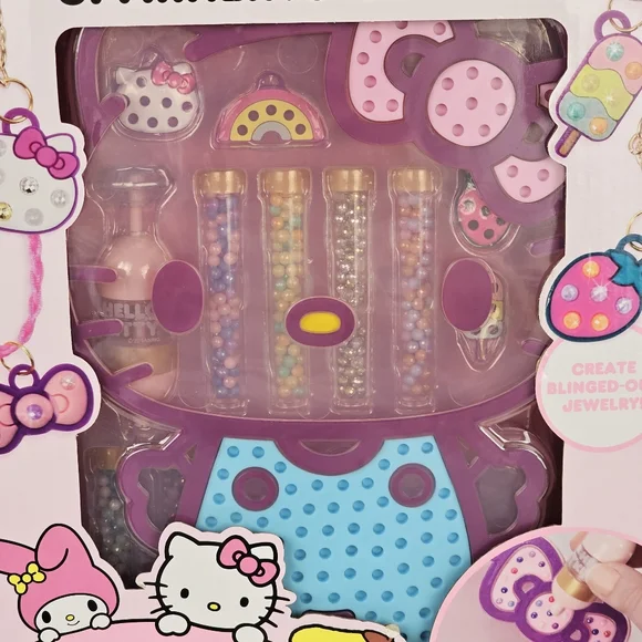Hello Kitty and Friends Sparkling Charms Smile Sunshine Set - Picture 2 of 10